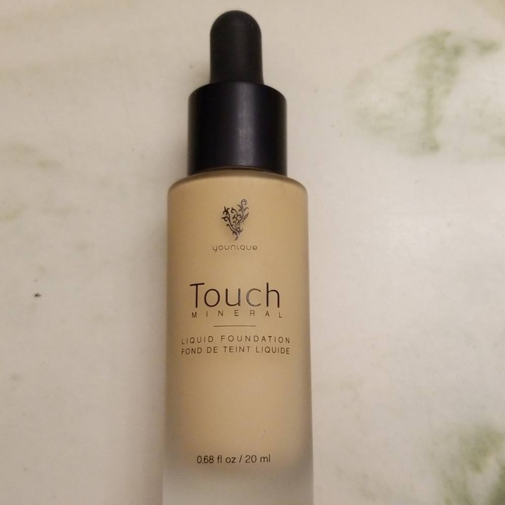 Younique touch mineral liquid foundation in lace